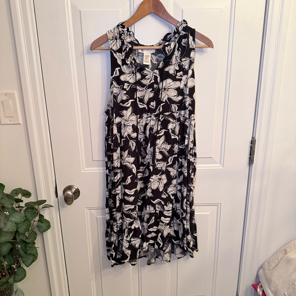 Chic Black and White Floral Midi Dress
